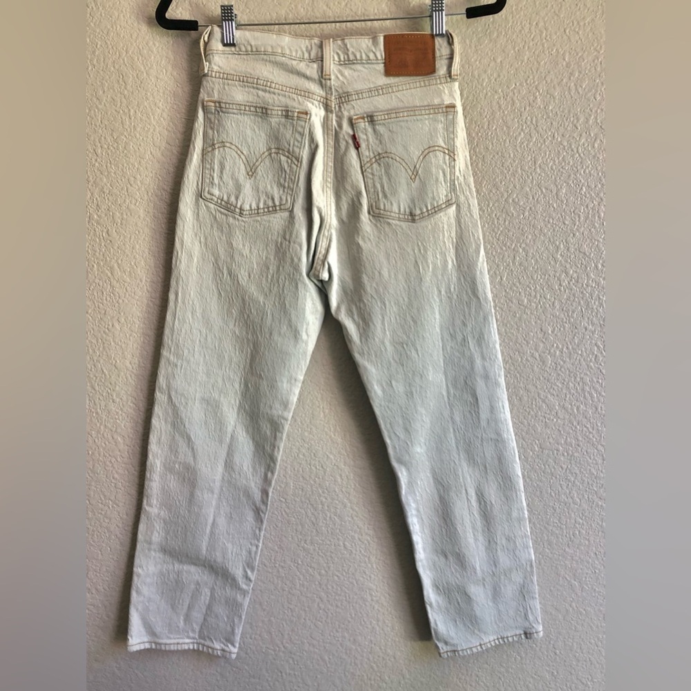 Women’s light wash button fly Levi’s size 25 wedgie straight denim pants - Picture 7 of 10